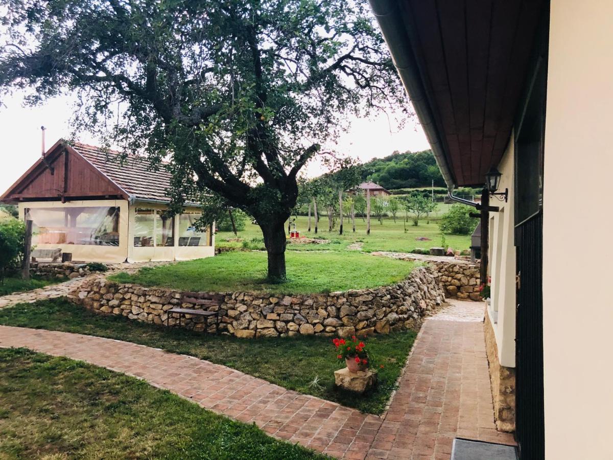 Edenkert Vendeghazak Hotel Pecsvarad Luaran gambar