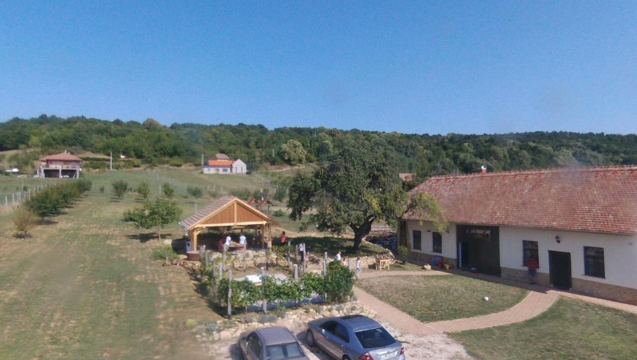 Edenkert Vendeghazak Hotel Pecsvarad Luaran gambar